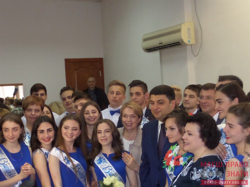 У броварській школі №7 побували Гройсман, Гриневич та делегація із Китаю - ФОТО