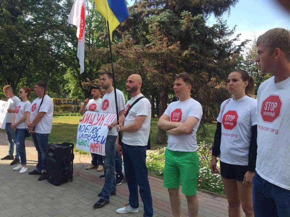 «Стоп корупції» провели мітинг у Броварах та звинувачують Олега Кищука у «кришуванні» піщаних браконьєрів